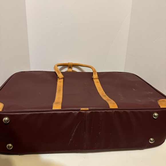 Jon Hart Design Maroon and Tan Travel Bag - Picture 6 of 15